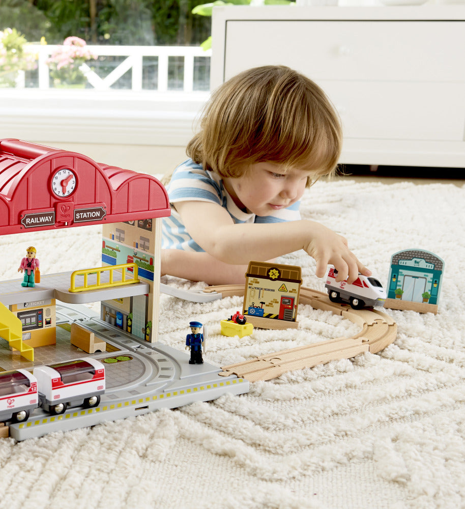 Portable Train Station Set - Hape