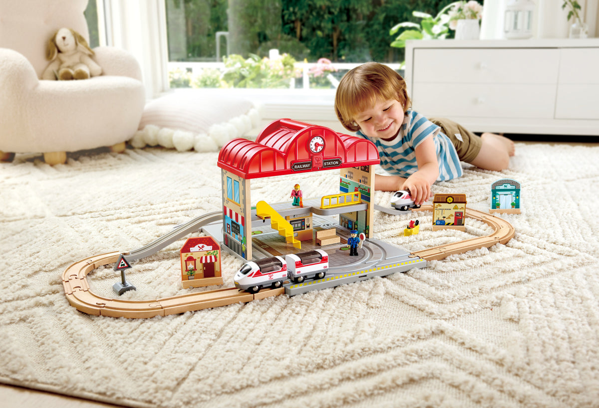 Portable Train Station Set - Hape