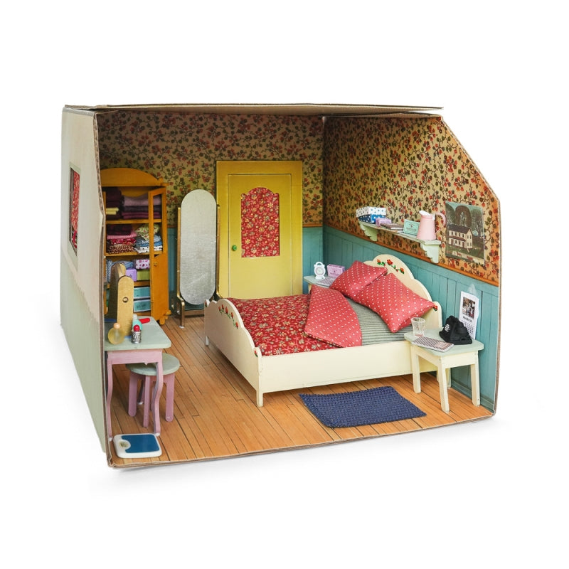Cardboard Master Bedroom - Sam and Julia