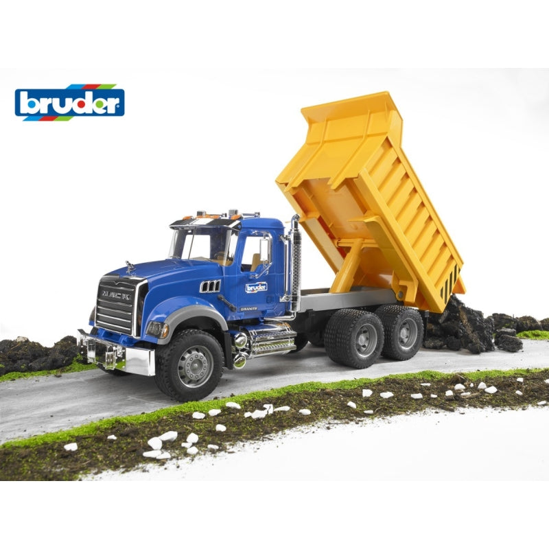 MACK Granite Tip Truck 1:16 - Bruder