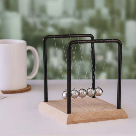 Newtons Cradle 14cm - Heebie Jeebies