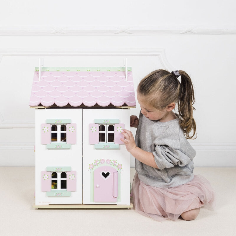 Daisy Lane Sweetheart Cottage Doll House with Furniture Le Toy Van